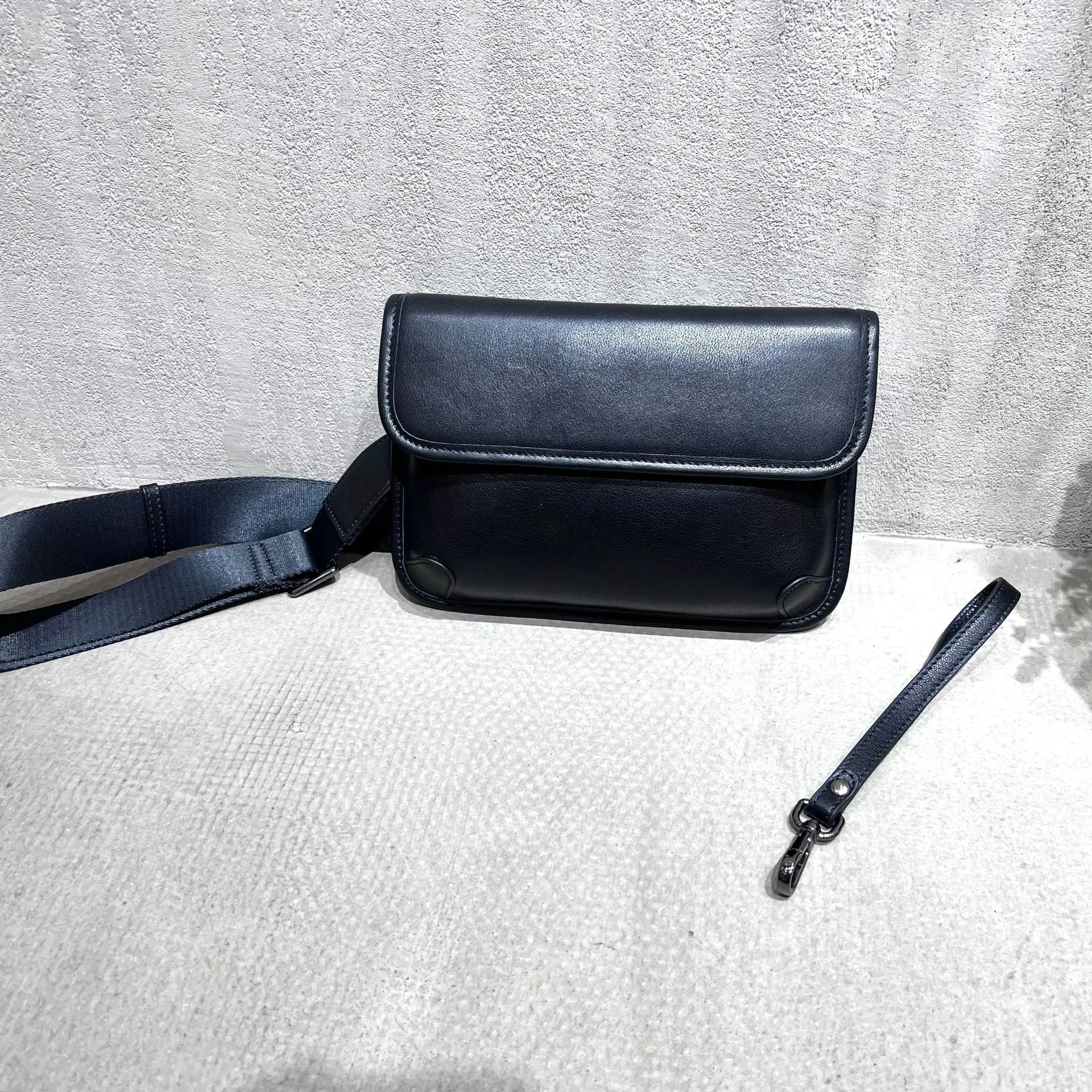 Chic Women's Crossbody Chest Bag Leather Black Sling Bags For Women