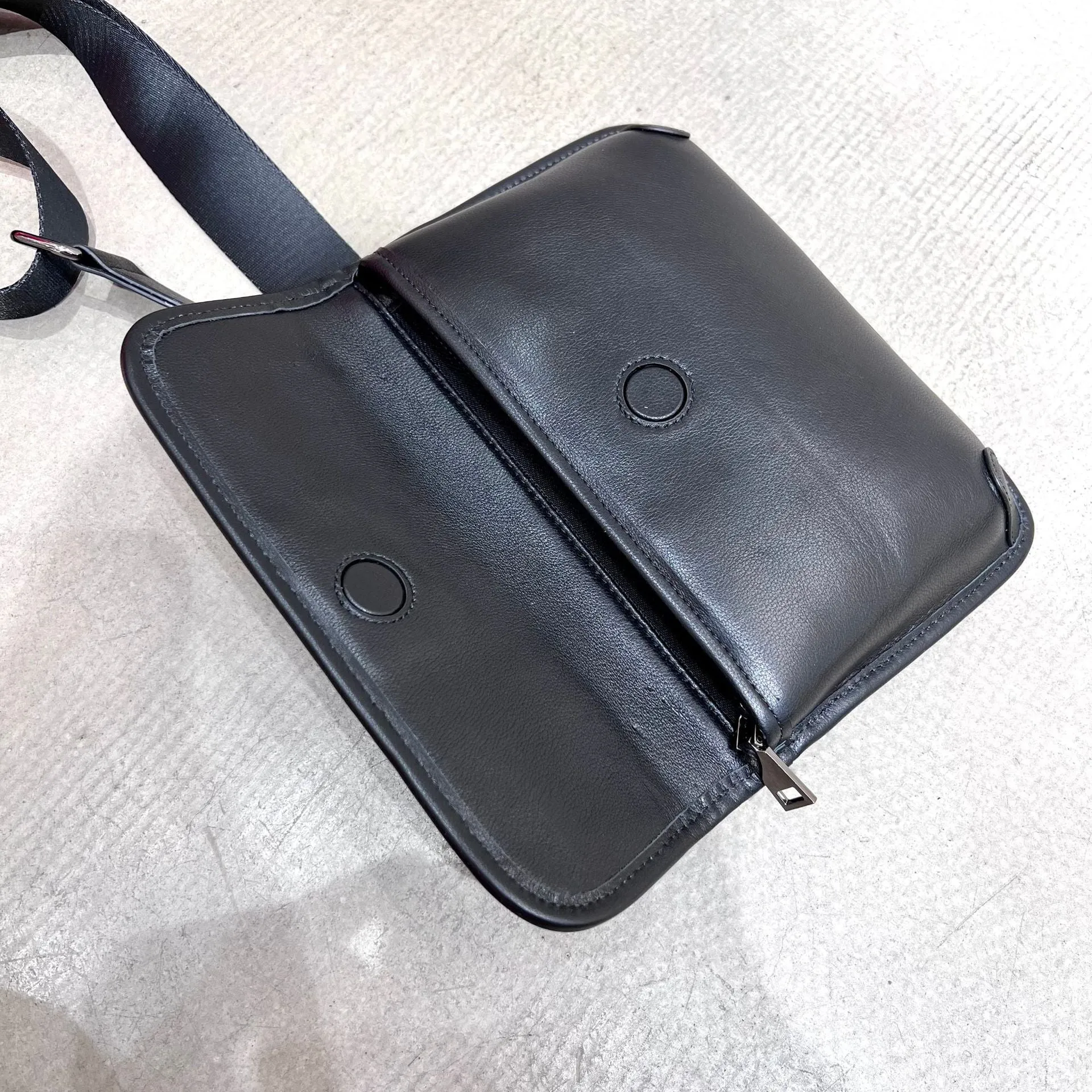 Chic Women's Crossbody Chest Bag Leather Black Sling Bags For Women