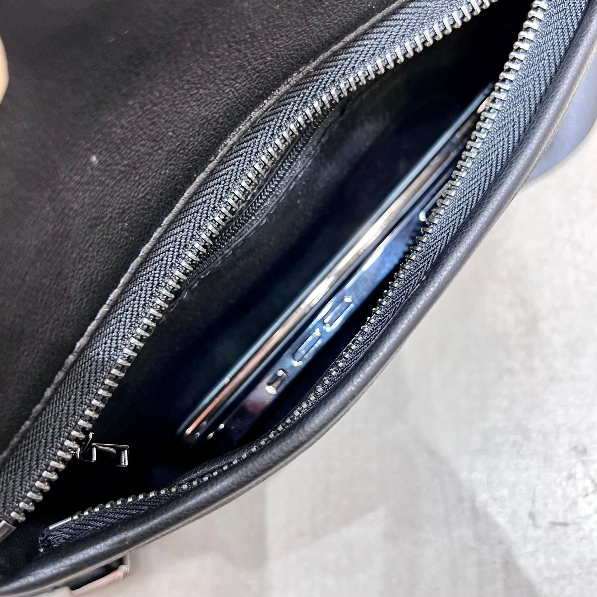 Chic Women's Crossbody Chest Bag Leather Black Sling Bags For Women