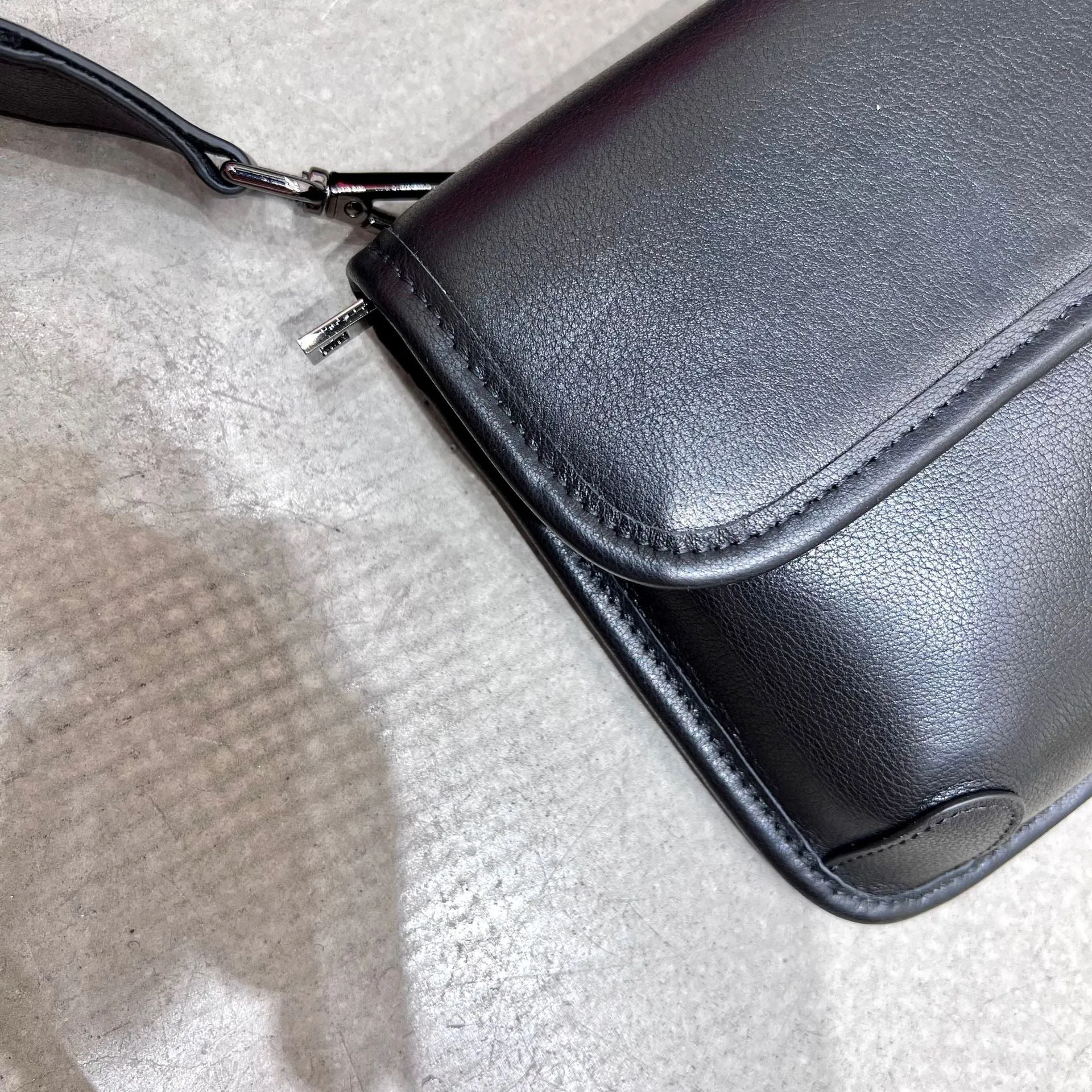 Chic Women's Crossbody Chest Bag Leather Black Sling Bags For Women