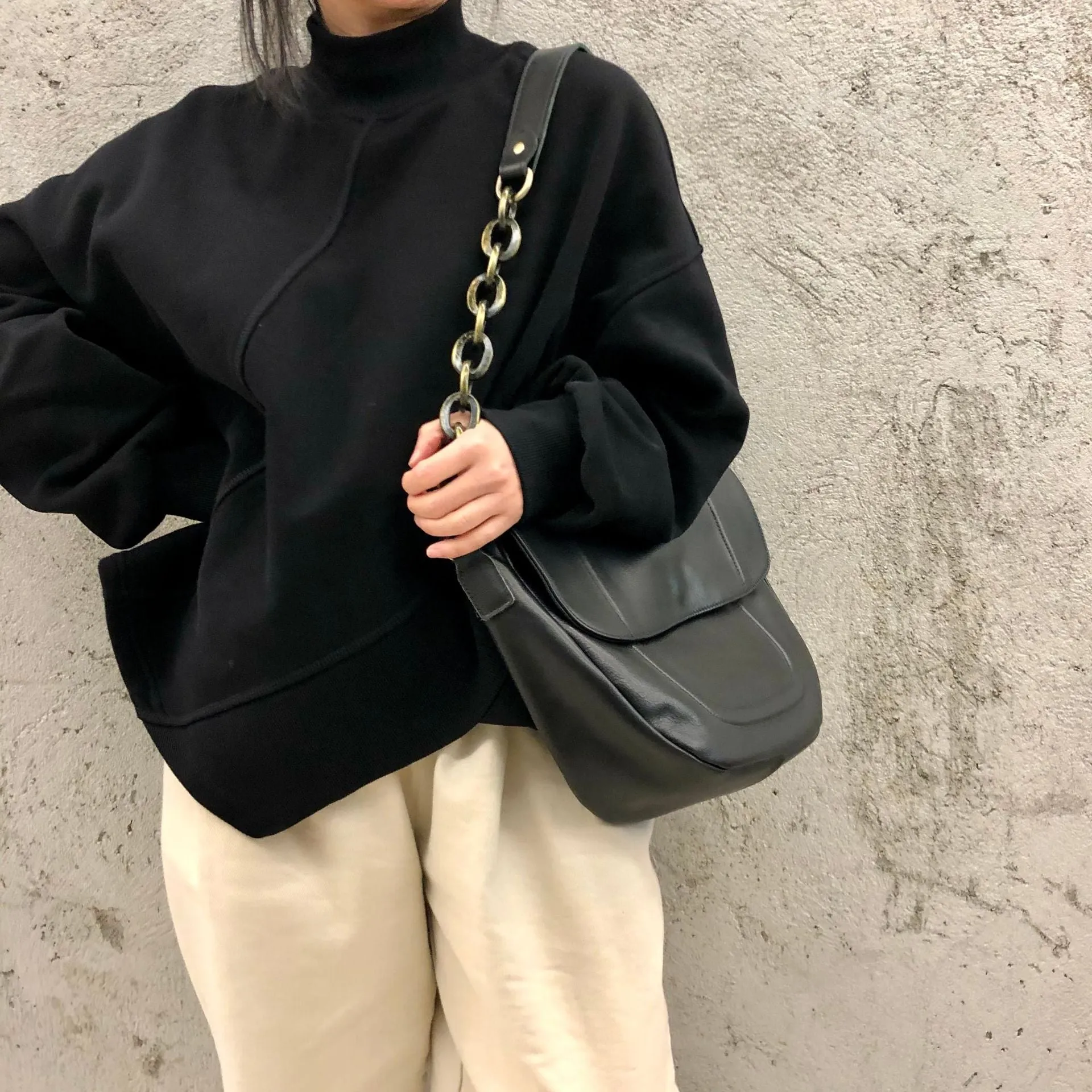 Fashionable Womens Black Leather Sling Bag Genuine Leather Crossbody Bags
