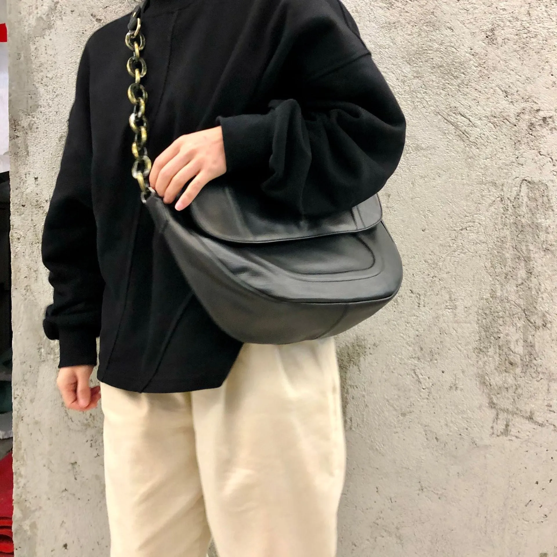 Fashionable Womens Black Leather Sling Bag Genuine Leather Crossbody Bags