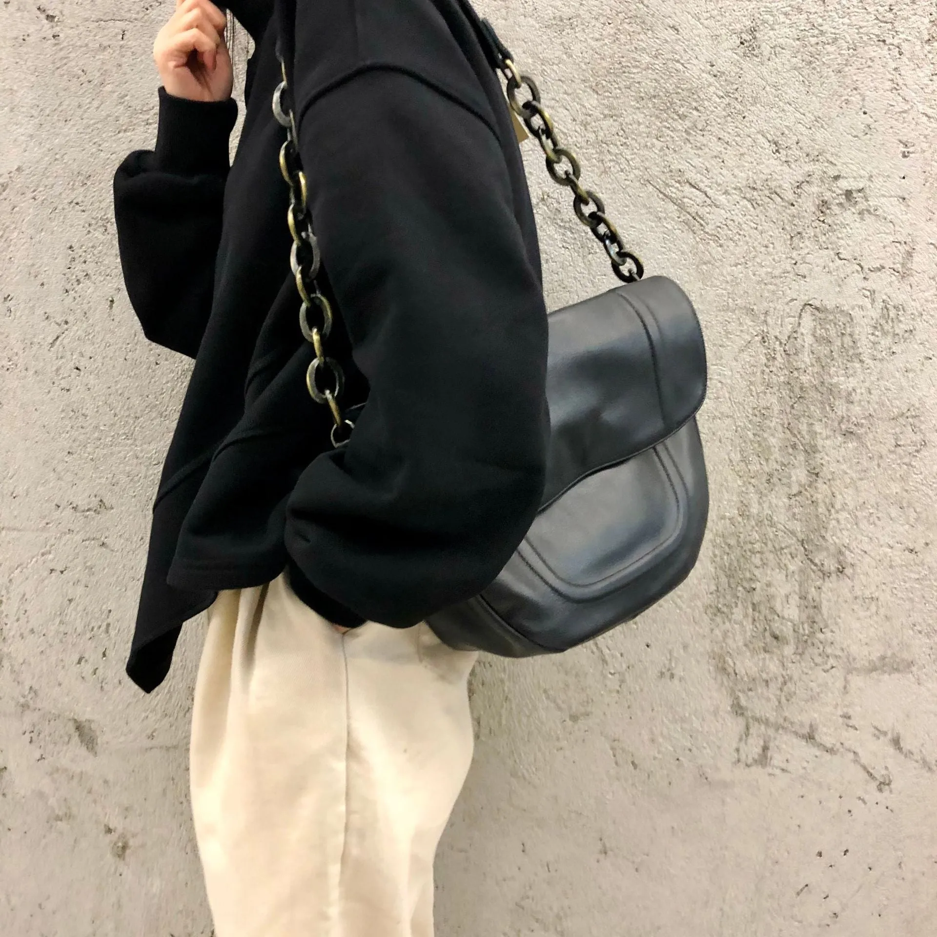 Fashionable Womens Black Leather Sling Bag Genuine Leather Crossbody Bags