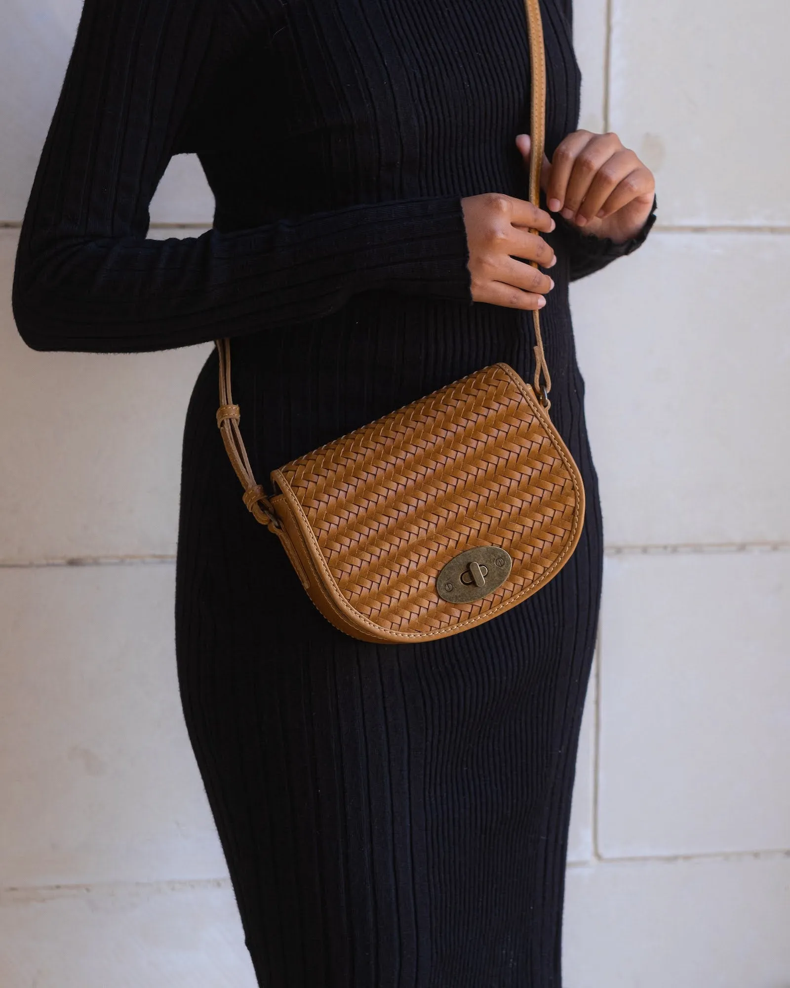 Milan Halfmoon Woven Bag | Tan