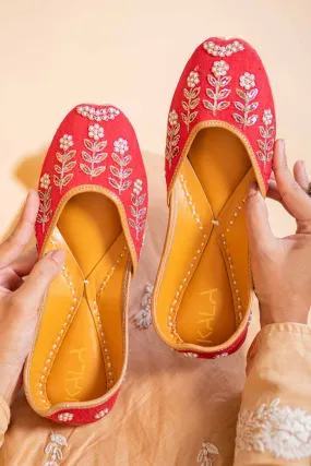Red Graceful Poise Embroidered Jutti